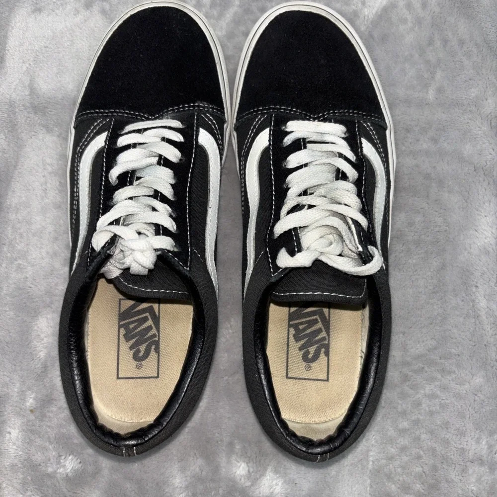 Vans Old Skool Unisex Black and White Skate Sneakers Size Men's 7 Women's 8.5
